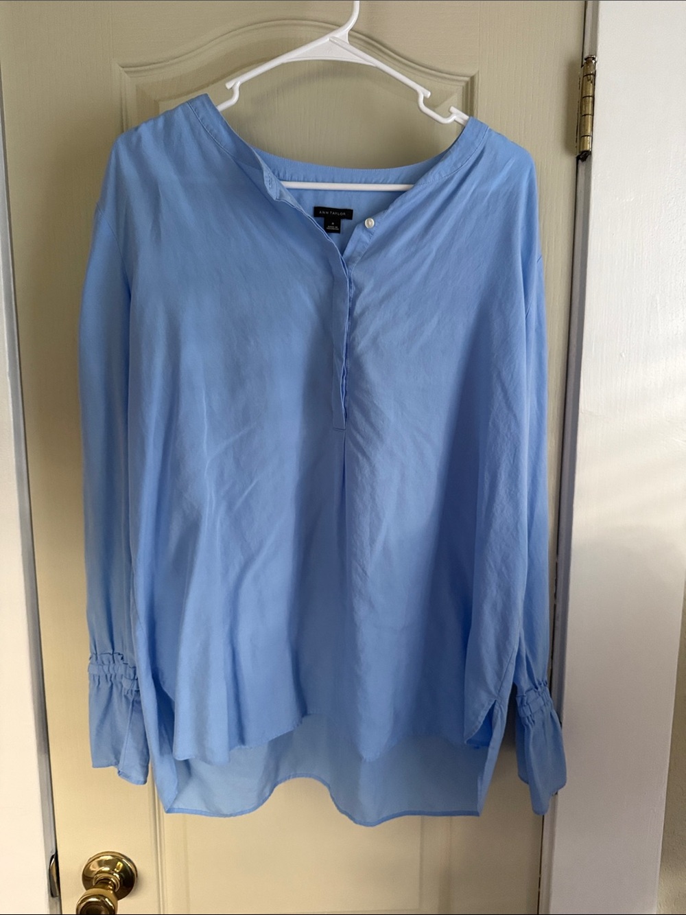 Ann Taylor Light Blue Long-Sleeve V-Neck Tunic Blouse